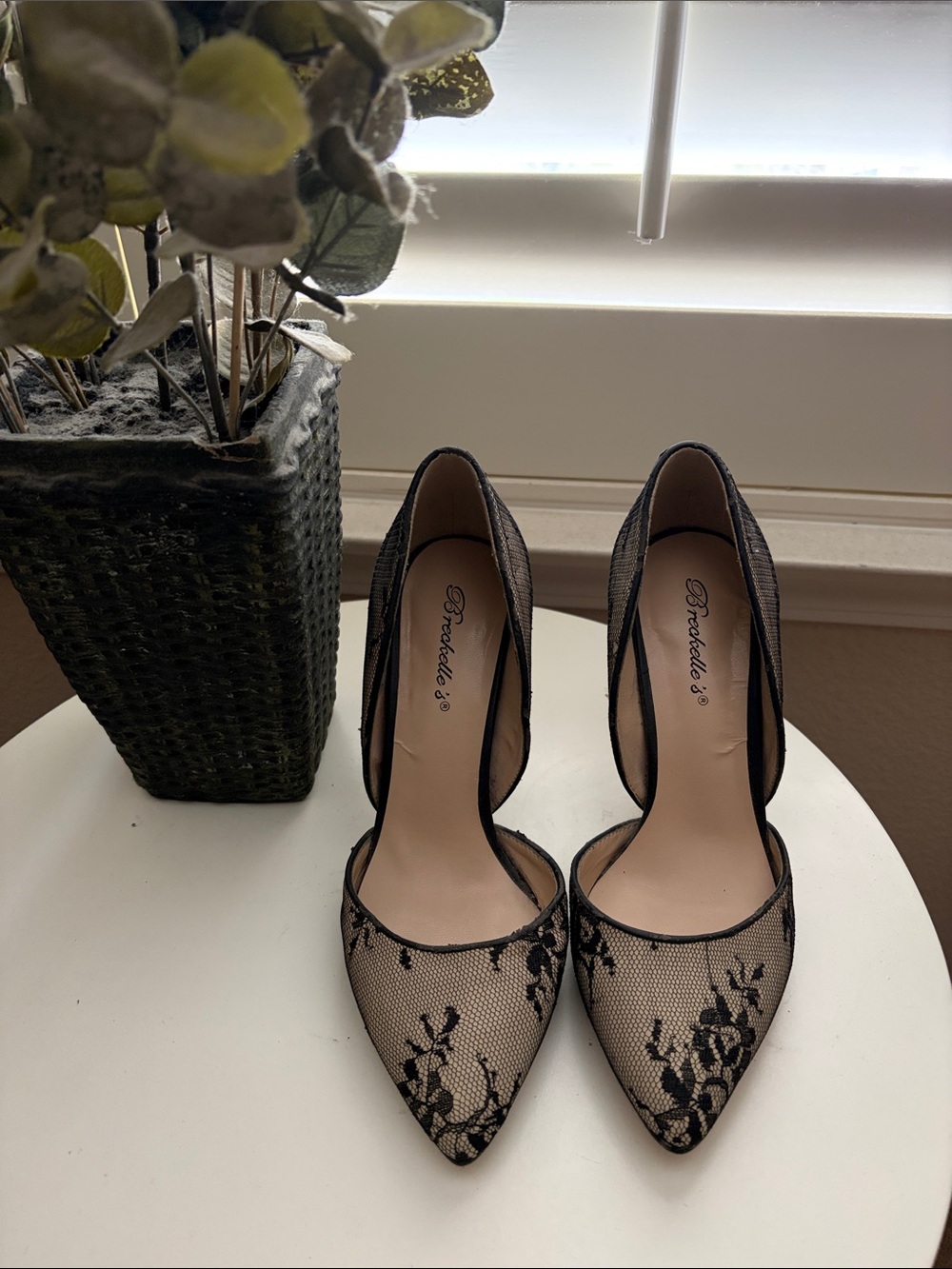 Breckelles Black Lace Pointed-Toe D'Orsay Pumps